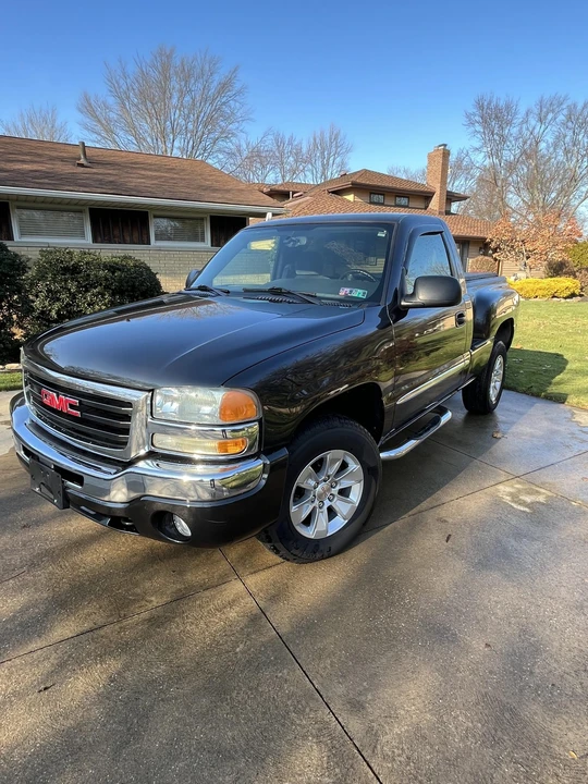 2004 GMC Sierra 2nd Gen - Image 3 of 31