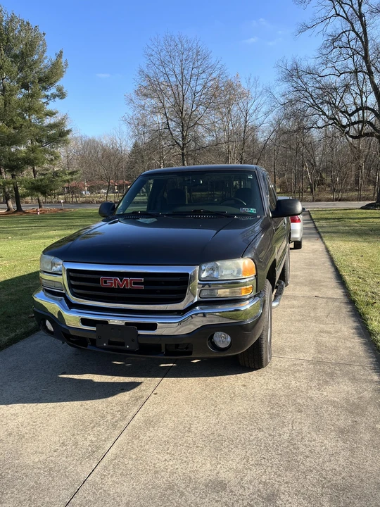 2004 GMC Sierra 2nd Gen - Image 2 of 31