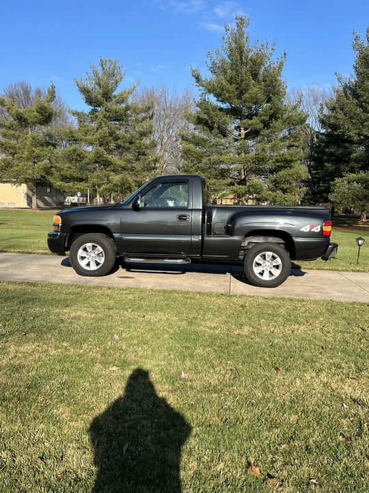 2004 GMC Sierra 2nd Gen - Image 5 of 31
