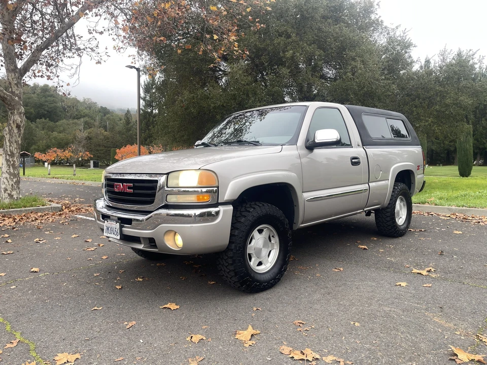 2004 GMC Sierra 2nd Gen - Image 3 of 31