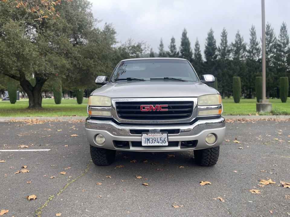 2004 GMC Sierra 2nd Gen - Image 5 of 31