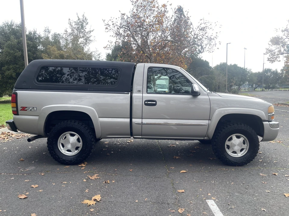2004 GMC Sierra 2nd Gen - Image 10 of 31