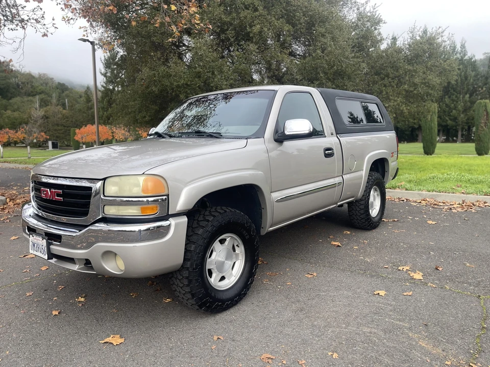 2004 GMC Sierra 2nd Gen - Image 4 of 31