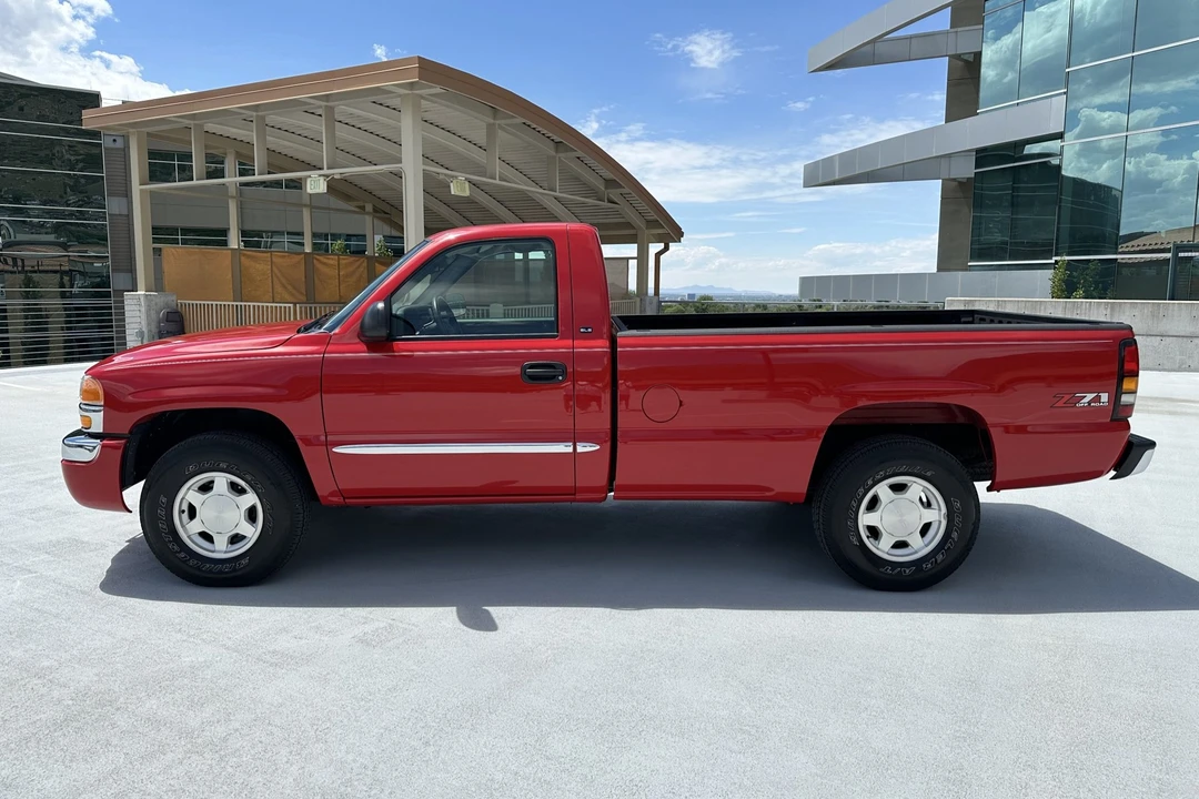 2004 GMC Sierra 2nd Gen - Image 3 of 31