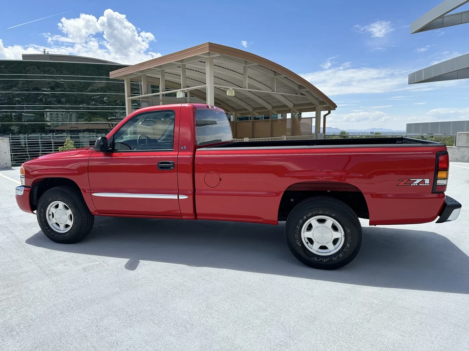 2004 GMC Sierra 2nd Gen - Image 5 of 31