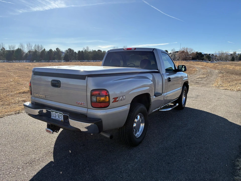 2004 GMC Sierra 2nd Gen - Image 9 of 31