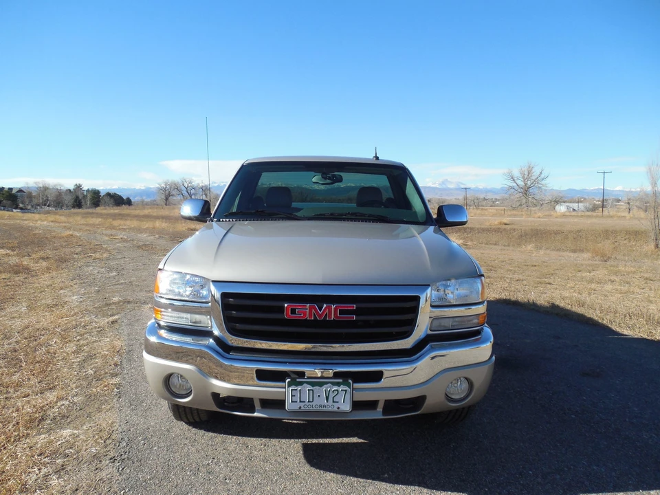 2004 GMC Sierra 2nd Gen - Image 4 of 31
