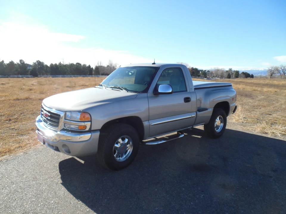 2004 GMC Sierra 2nd Gen - Image 2 of 31