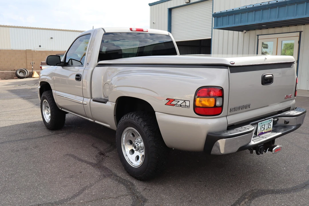 2004 GMC Sierra 2nd Gen - Image 11 of 31