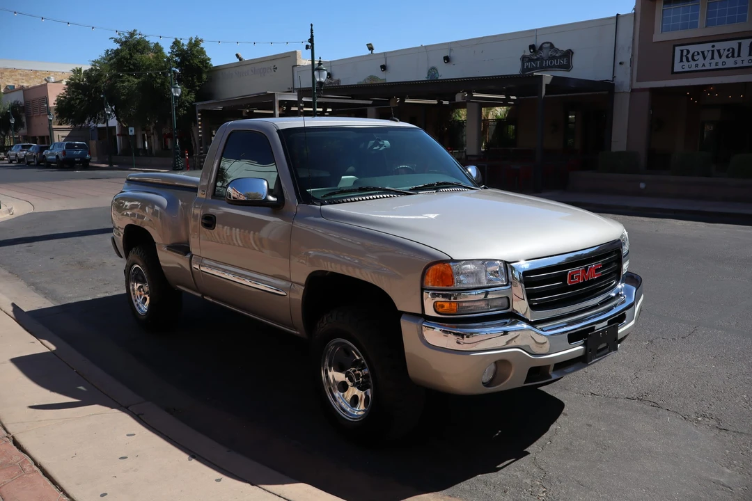 2004 GMC Sierra 2nd Gen - Image 4 of 31