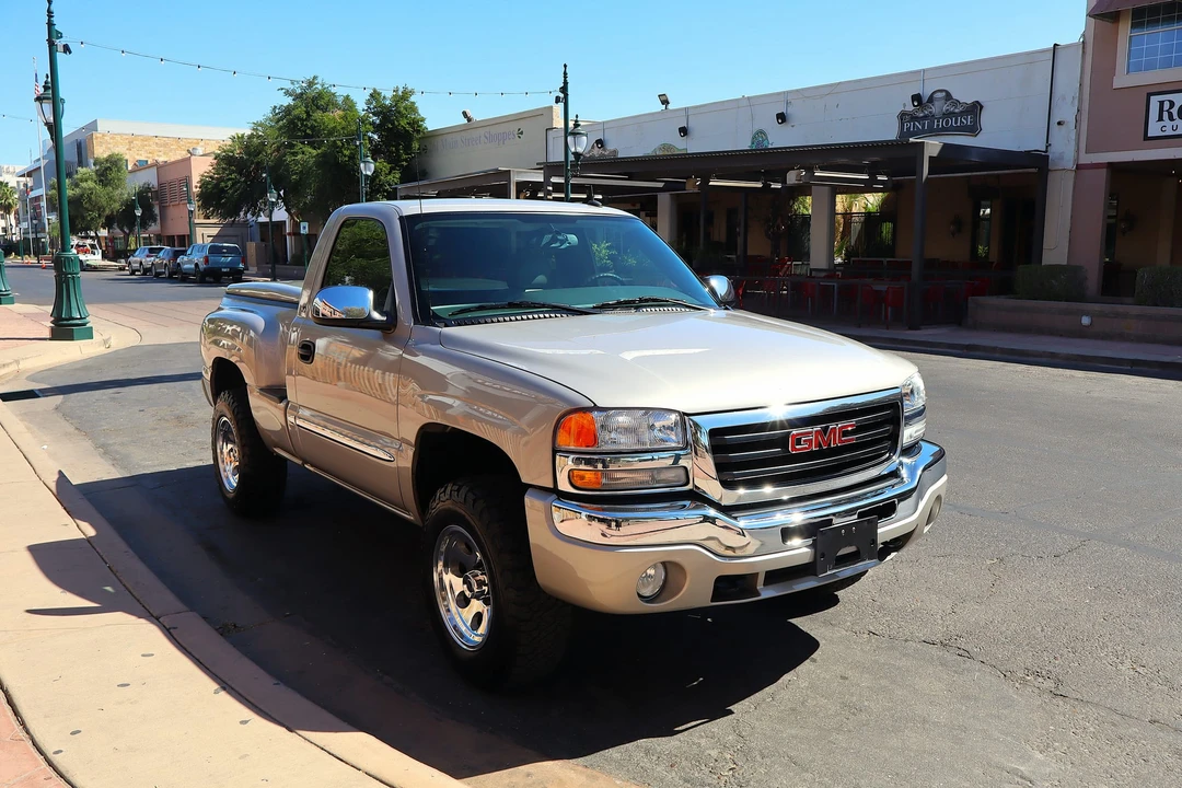 2004 GMC Sierra 2nd Gen - Image 5 of 31