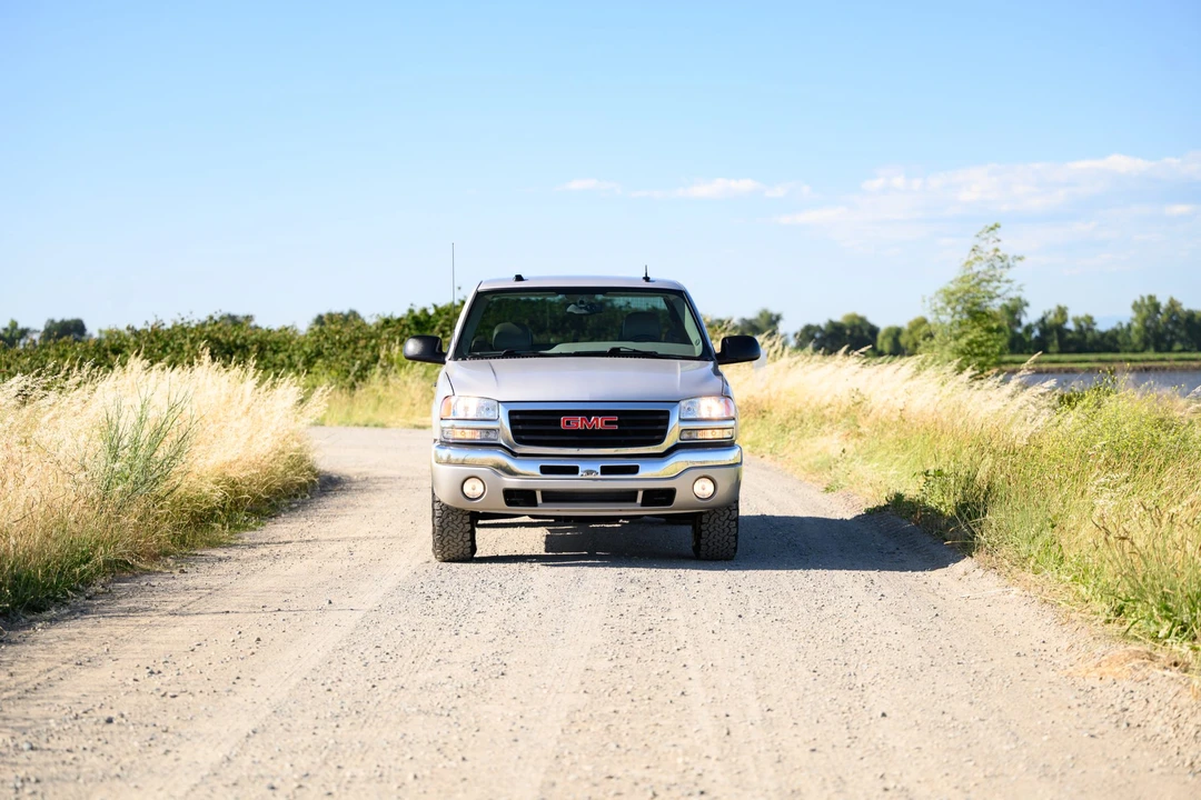 2004 GMC Sierra 2nd Gen - Image 2 of 31