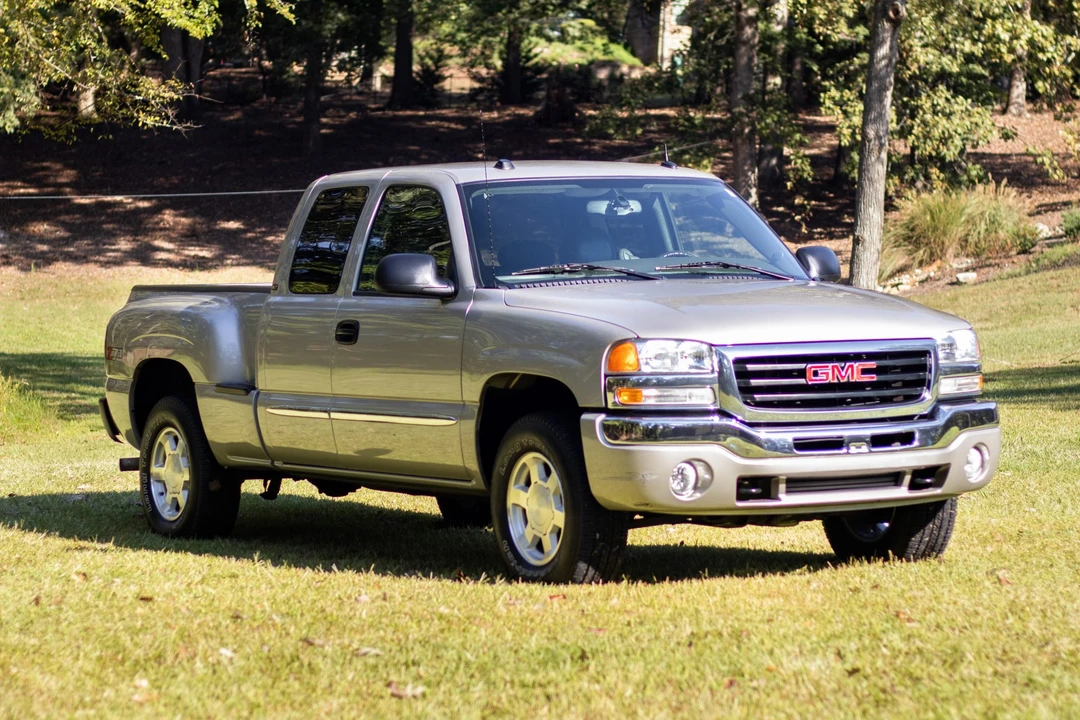 2004 GMC Sierra 2nd Gen - Image 4 of 31
