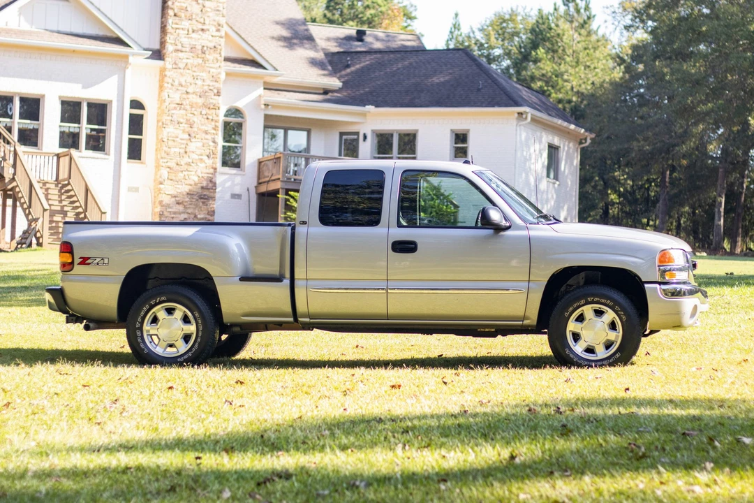 2004 GMC Sierra 2nd Gen - Image 5 of 31