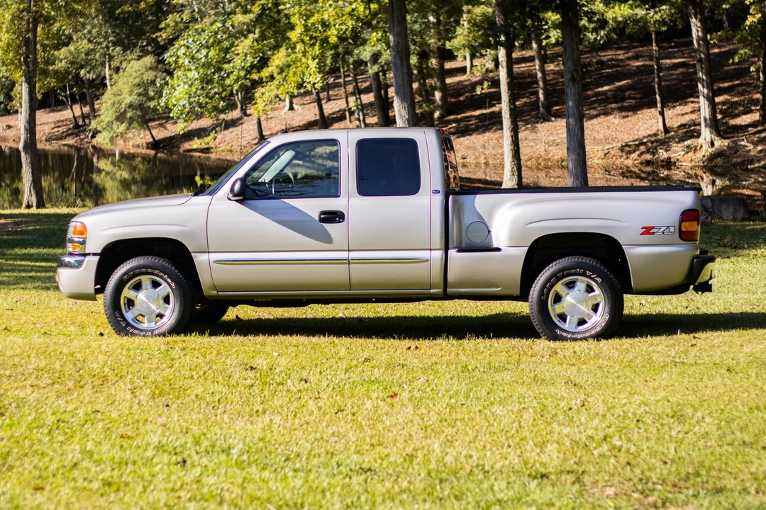 2004 GMC Sierra 2nd Gen - Image 11 of 31