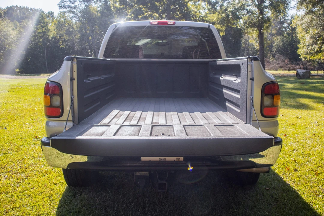 2004 GMC Sierra 2nd Gen - Image 8 of 31