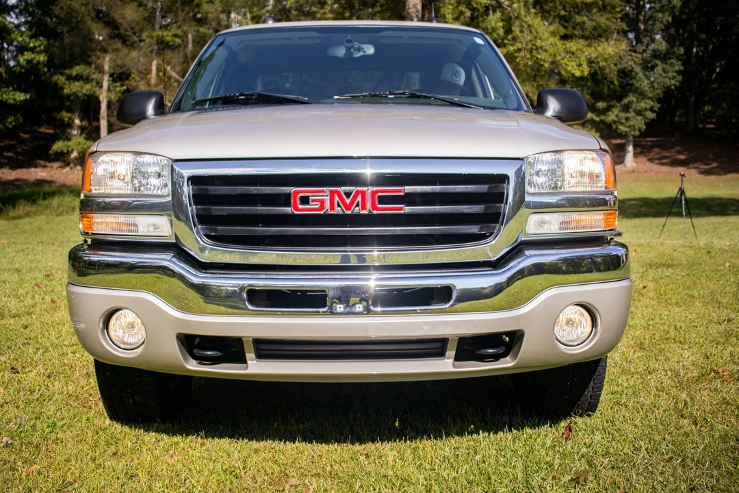2004 GMC Sierra 2nd Gen - Image 3 of 31