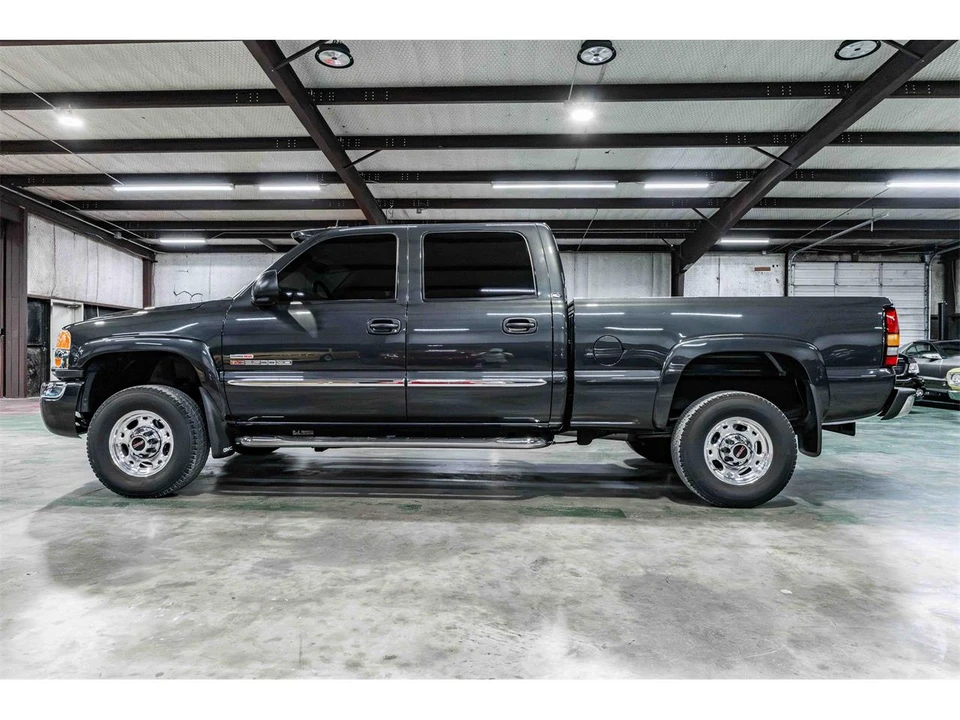 2004 GMC Sierra 2nd Gen - Image 2 of 20