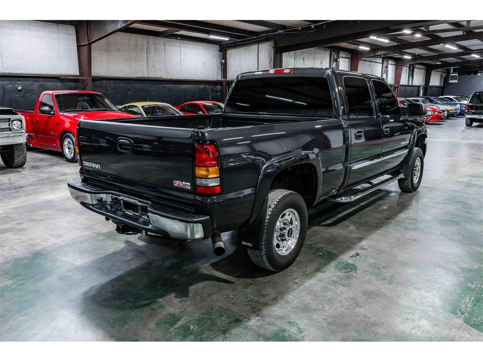2004 GMC Sierra 2nd Gen - Image 3 of 20