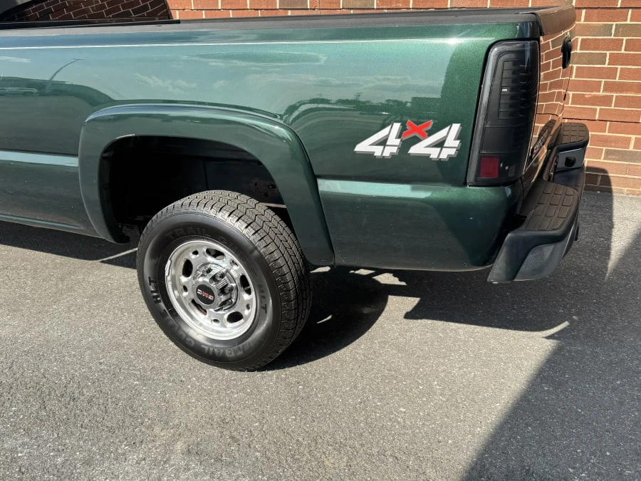 2004 GMC Sierra Heavy Duty 2nd Gen - Image 4 of 10