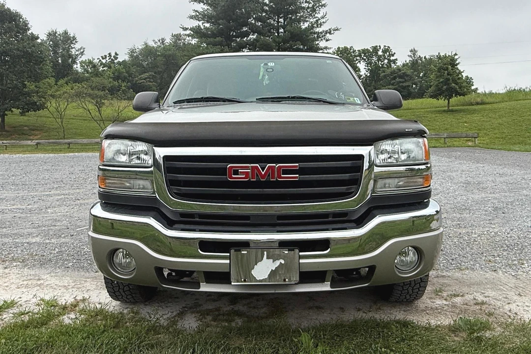 2004 GMC Sierra Heavy Duty 2nd Gen - Image 2 of 31