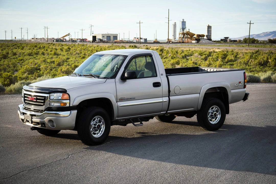 2004 GMC Sierra Heavy Duty 2nd Gen - Image 15 of 31