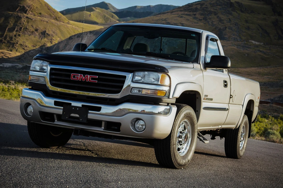 2004 GMC Sierra Heavy Duty 2nd Gen - Image 2 of 31