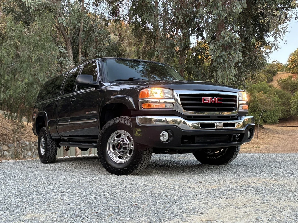 2004 GMC Sierra Heavy Duty 2nd Gen - Image 2 of 31