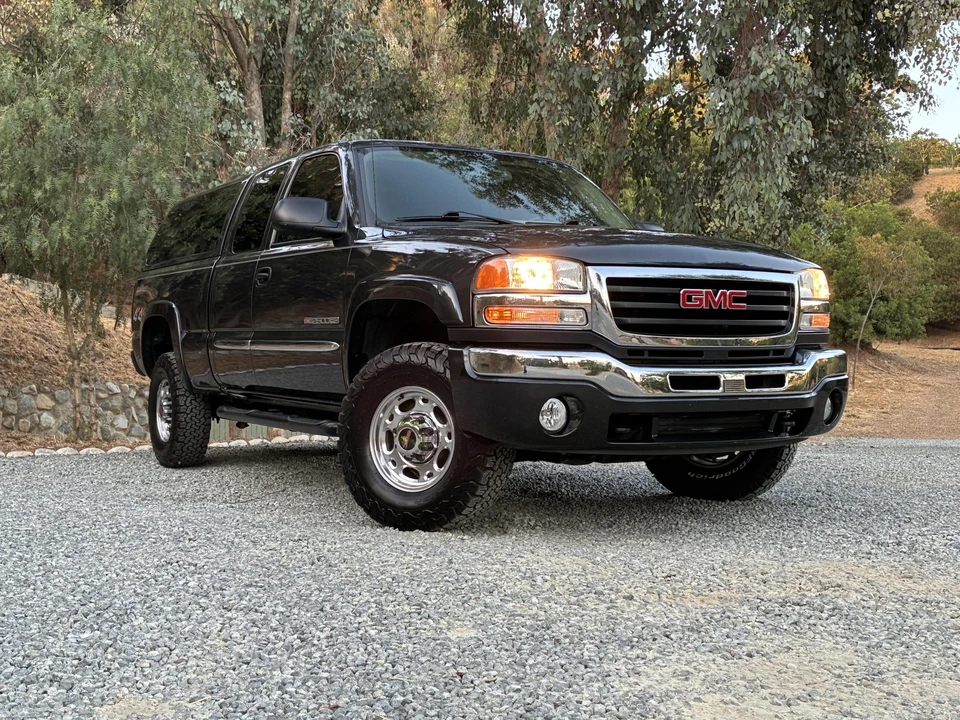 2004 GMC Sierra Heavy Duty 2nd Gen - Image 3 of 31
