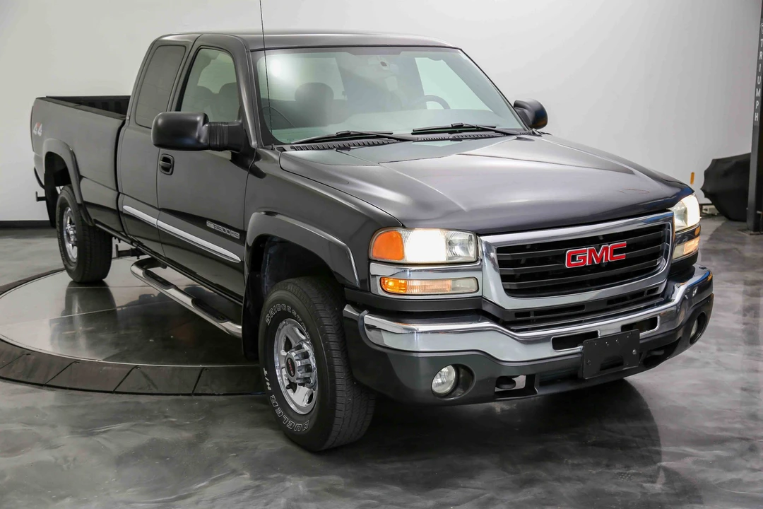 2004 GMC Sierra Heavy Duty 2nd Gen - Image 2 of 31