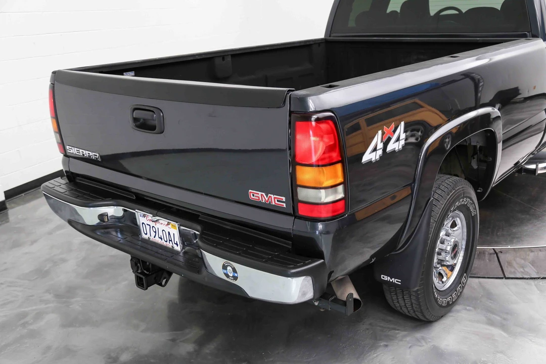 2004 GMC Sierra Heavy Duty 2nd Gen - Image 26 of 31