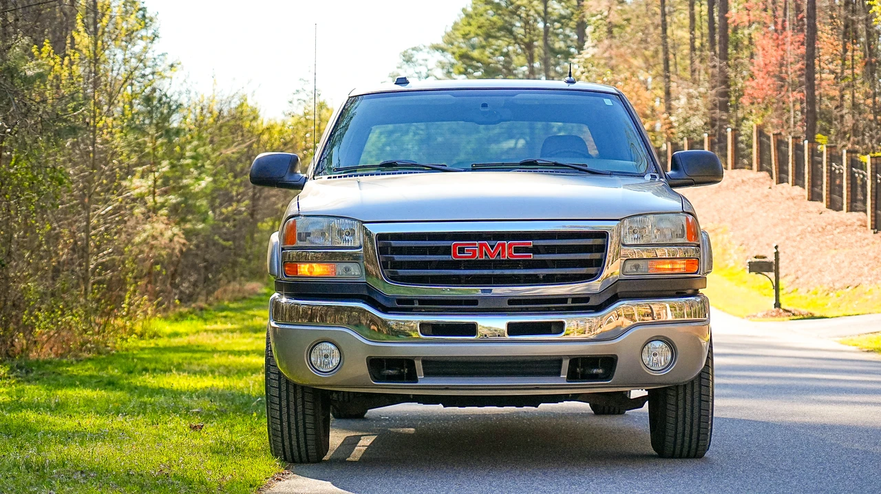 2004 GMC Sierra Heavy Duty 2nd Gen - Image 2 of 31