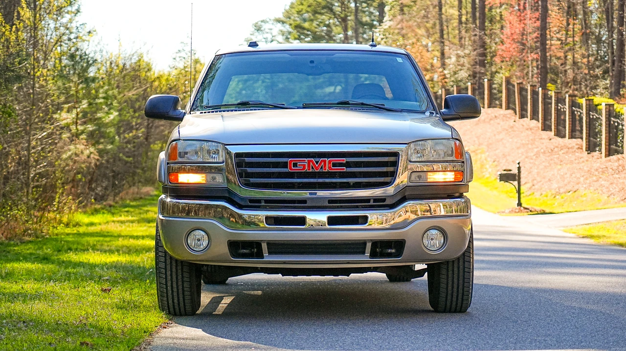 2004 GMC Sierra Heavy Duty 2nd Gen - Image 3 of 31