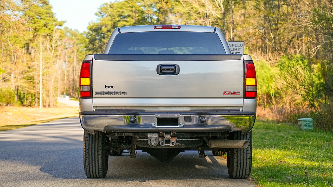 2004 GMC Sierra Heavy Duty 2nd Gen - Image 8 of 31