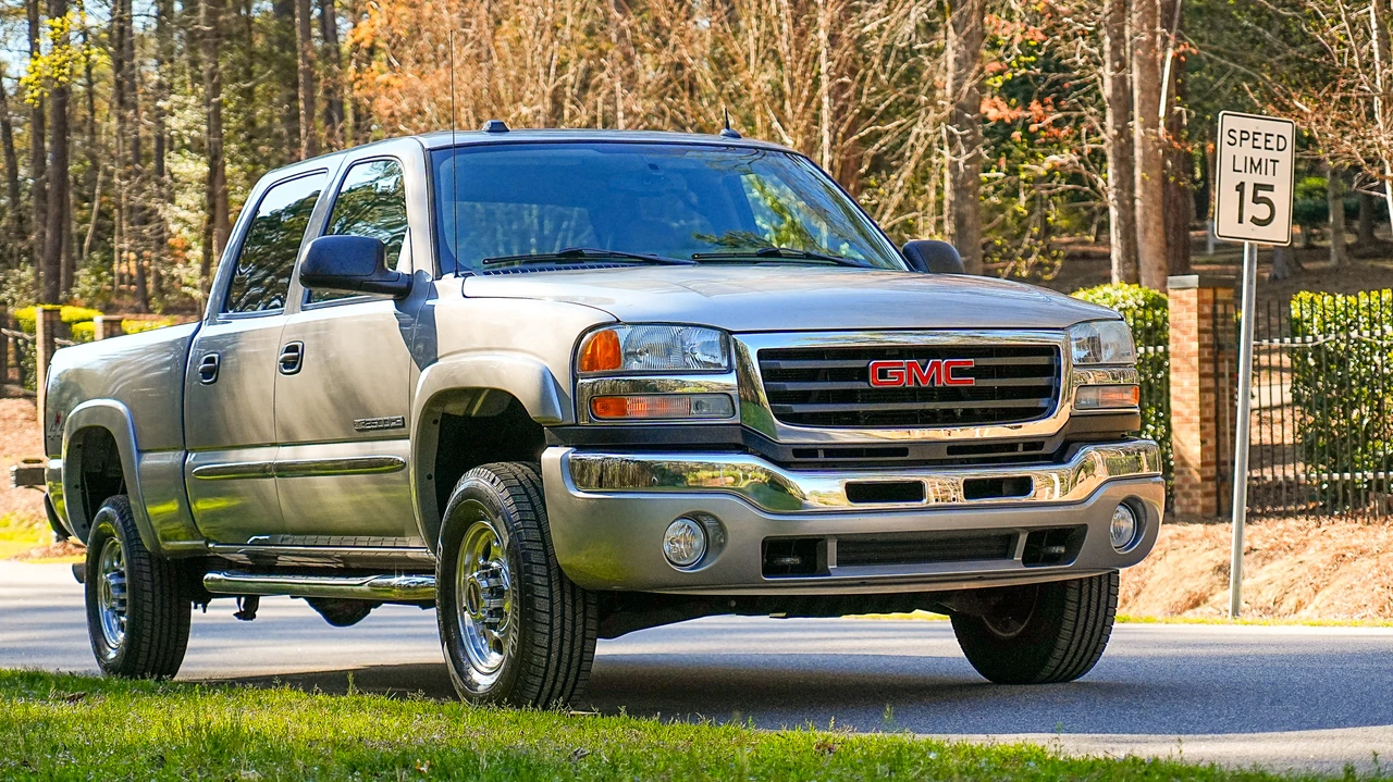 2004 GMC Sierra Heavy Duty 2nd Gen - Image 4 of 31