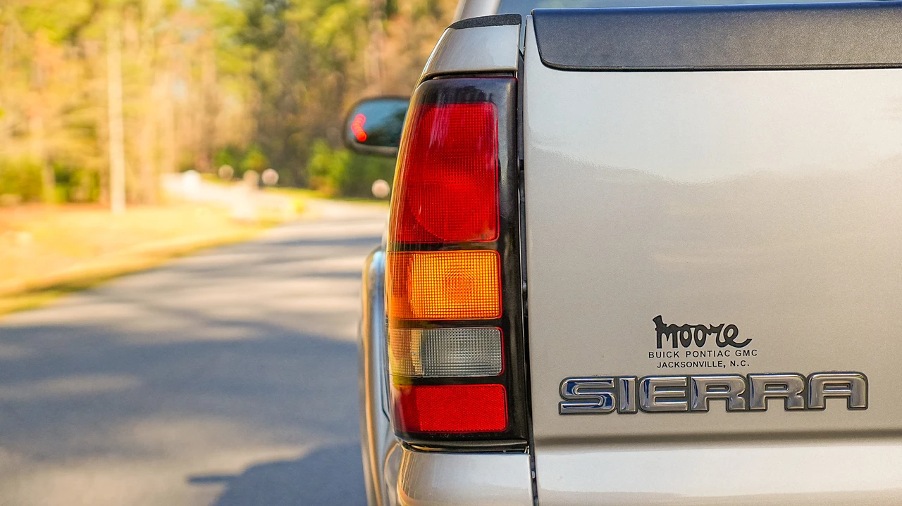 2004 GMC Sierra Heavy Duty 2nd Gen - Image 27 of 31