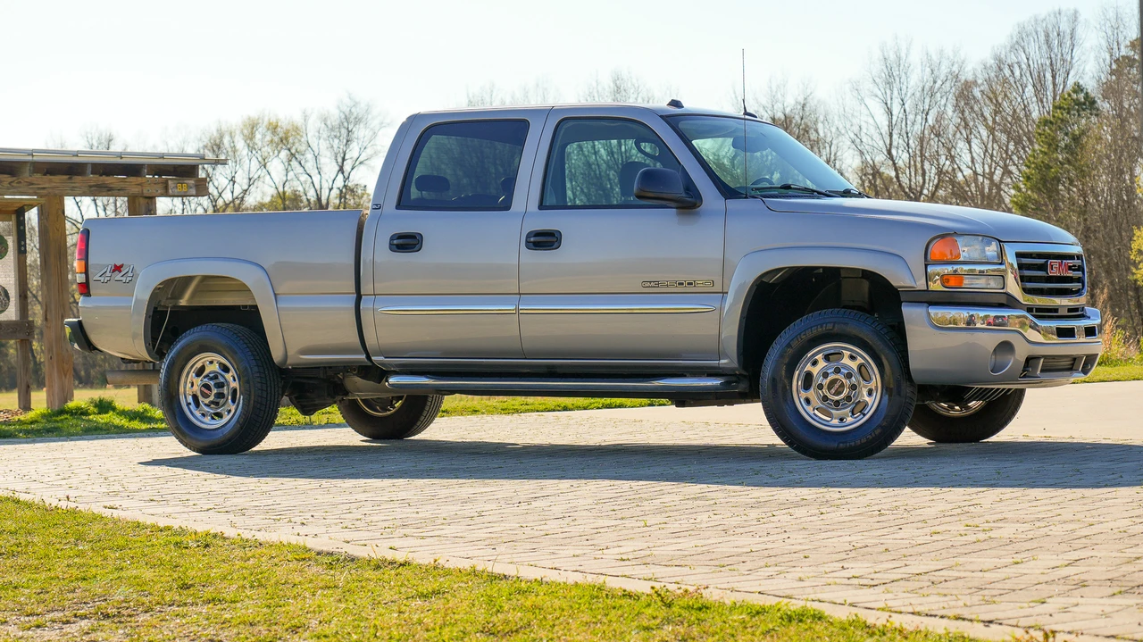 2004 GMC Sierra Heavy Duty 2nd Gen - Image 5 of 31