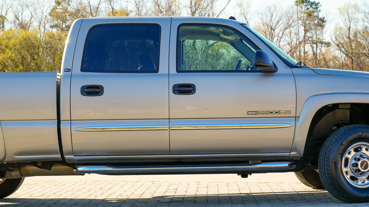 2004 GMC Sierra Heavy Duty 2nd Gen - Image 17 of 31
