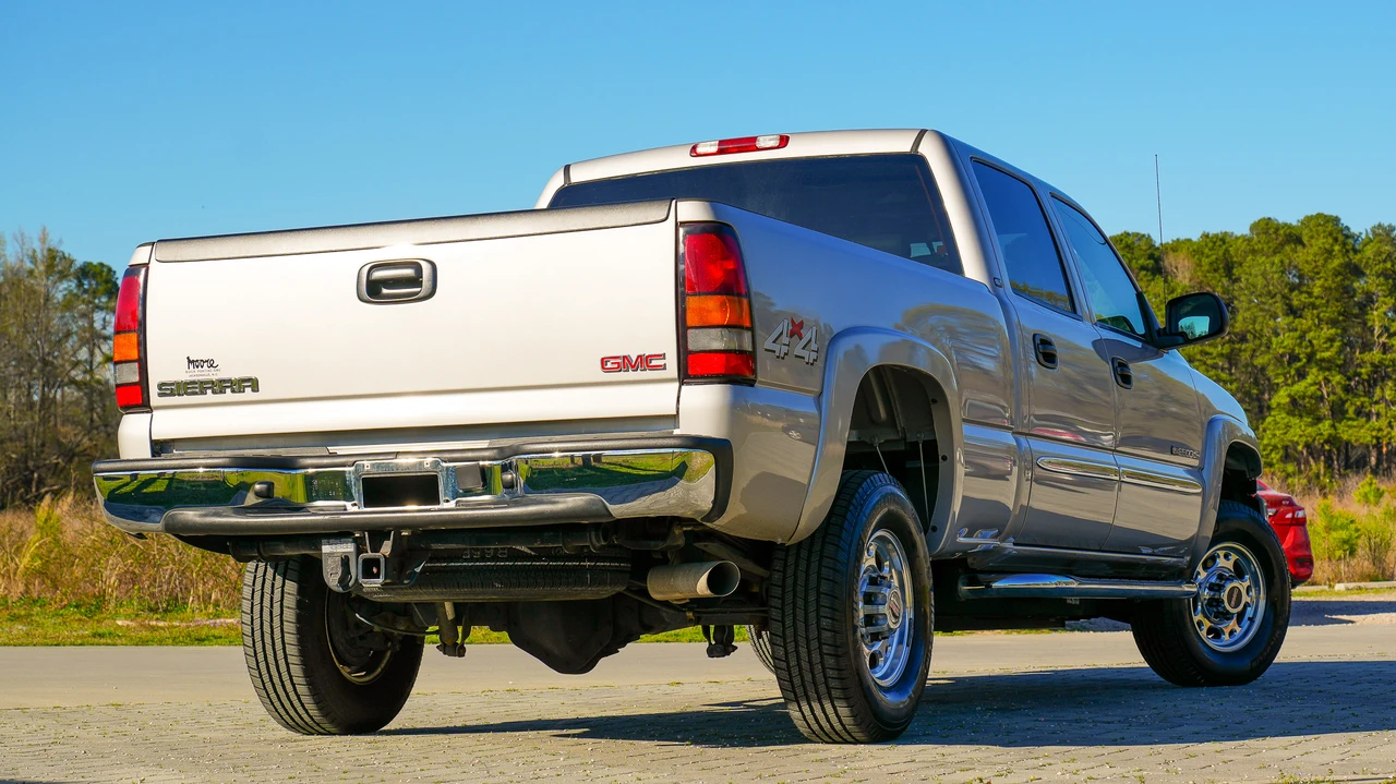 2004 GMC Sierra Heavy Duty 2nd Gen - Image 6 of 31