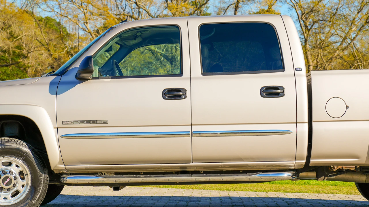 2004 GMC Sierra Heavy Duty 2nd Gen - Image 14 of 31