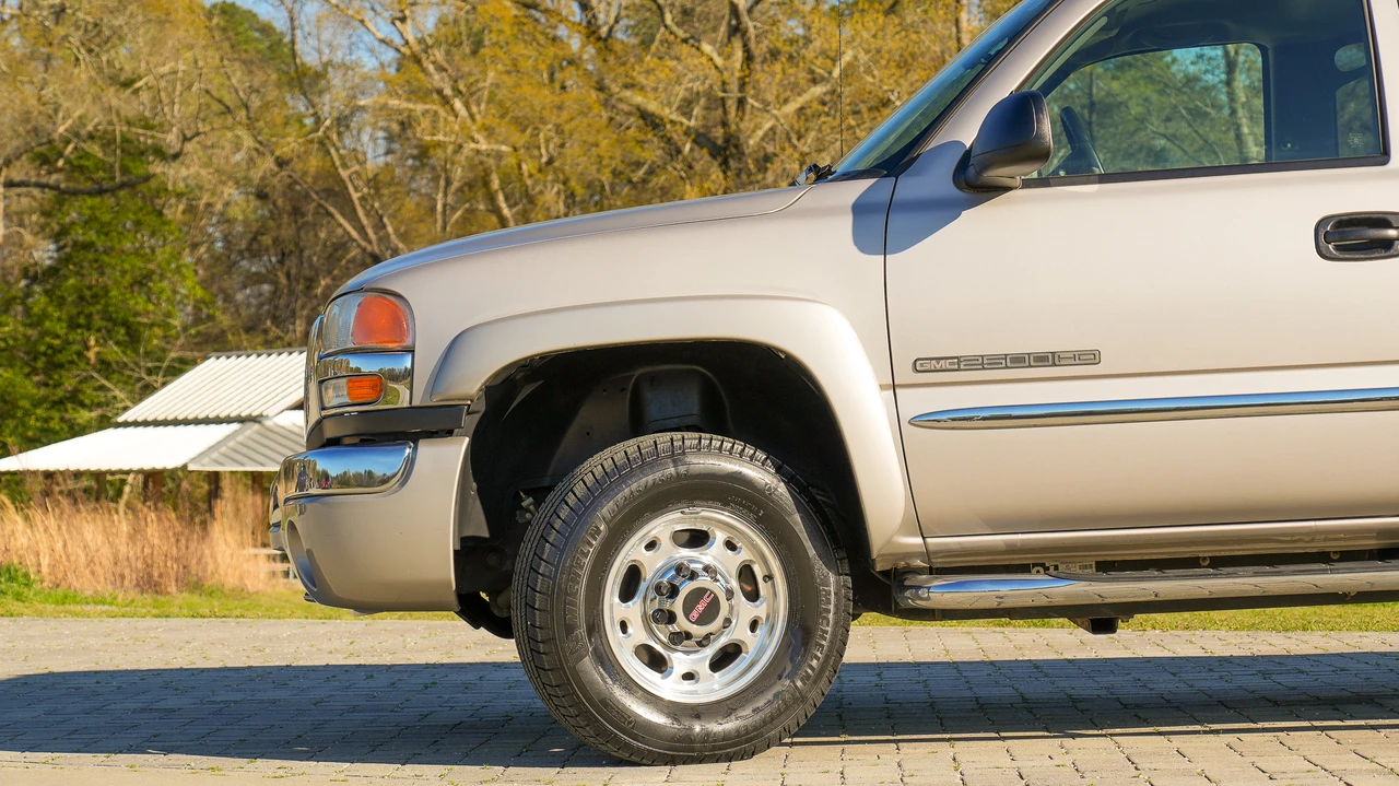 2004 GMC Sierra Heavy Duty 2nd Gen - Image 13 of 31