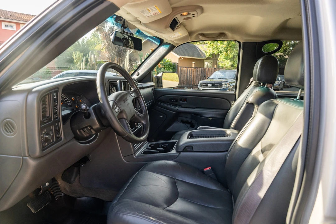 2004 GMC Sierra Heavy Duty 2nd Gen - Image 24 of 31
