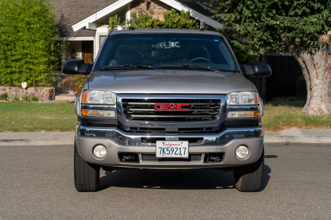 2004 GMC Sierra Heavy Duty 2nd Gen - Image 2 of 31