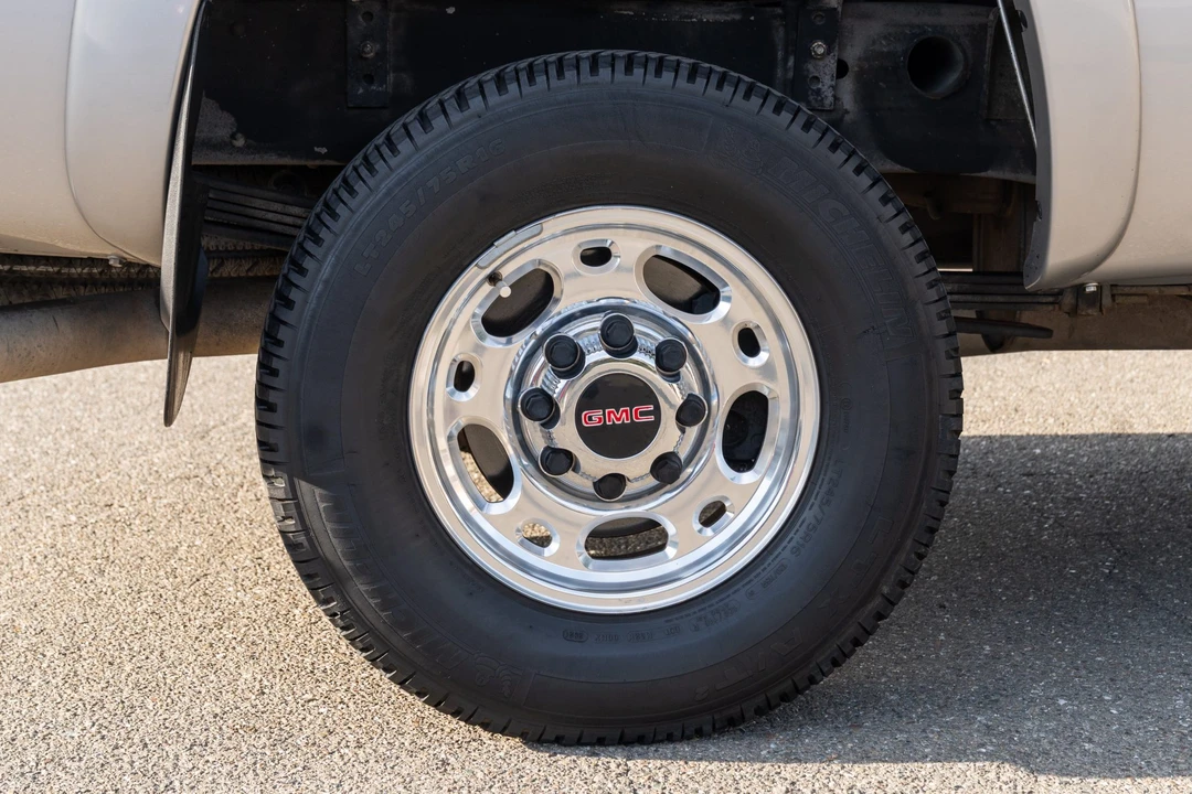 2004 GMC Sierra Heavy Duty 2nd Gen - Image 23 of 31