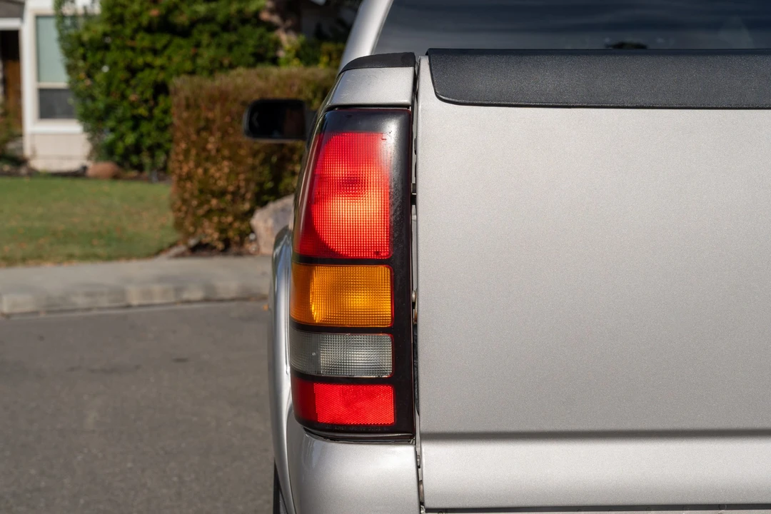 2004 GMC Sierra Heavy Duty 2nd Gen - Image 14 of 31