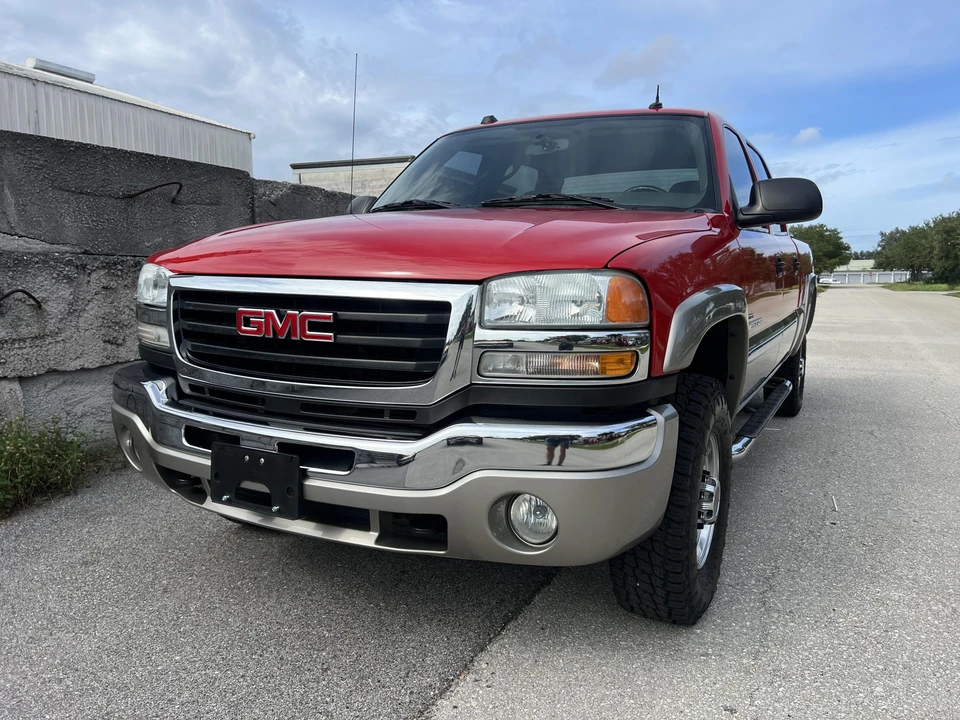 2004 GMC Sierra Heavy Duty 2nd Gen - Image 2 of 31