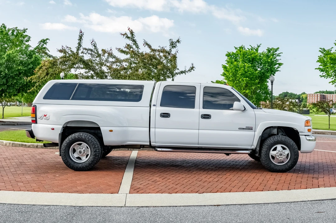 2004 GMC Sierra Heavy Duty 2nd Gen - Image 11 of 31