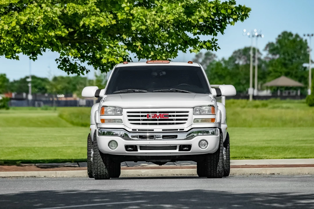 2004 GMC Sierra Heavy Duty 2nd Gen - Image 16 of 31