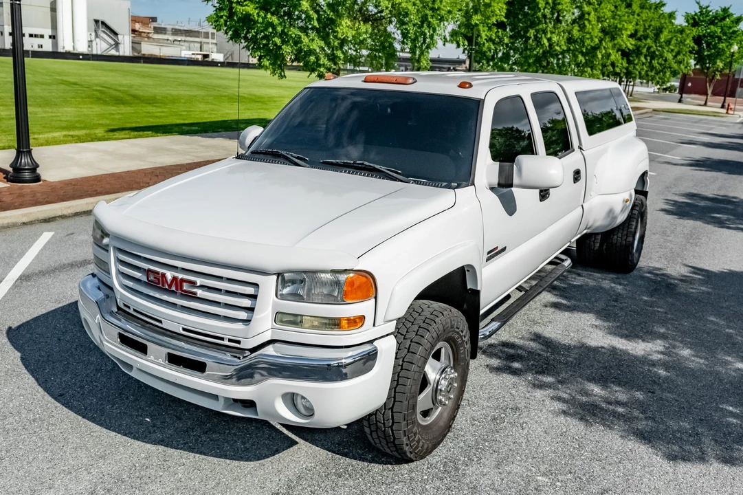 2004 GMC Sierra Heavy Duty 2nd Gen - Image 5 of 31