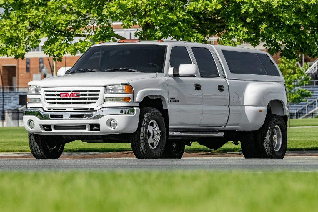 2004 GMC Sierra Heavy Duty 2nd Gen - Image 3 of 31